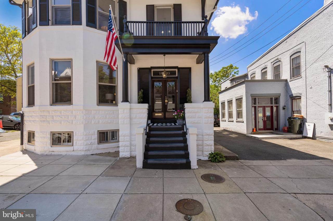1006 Cameron Street - Photo 1