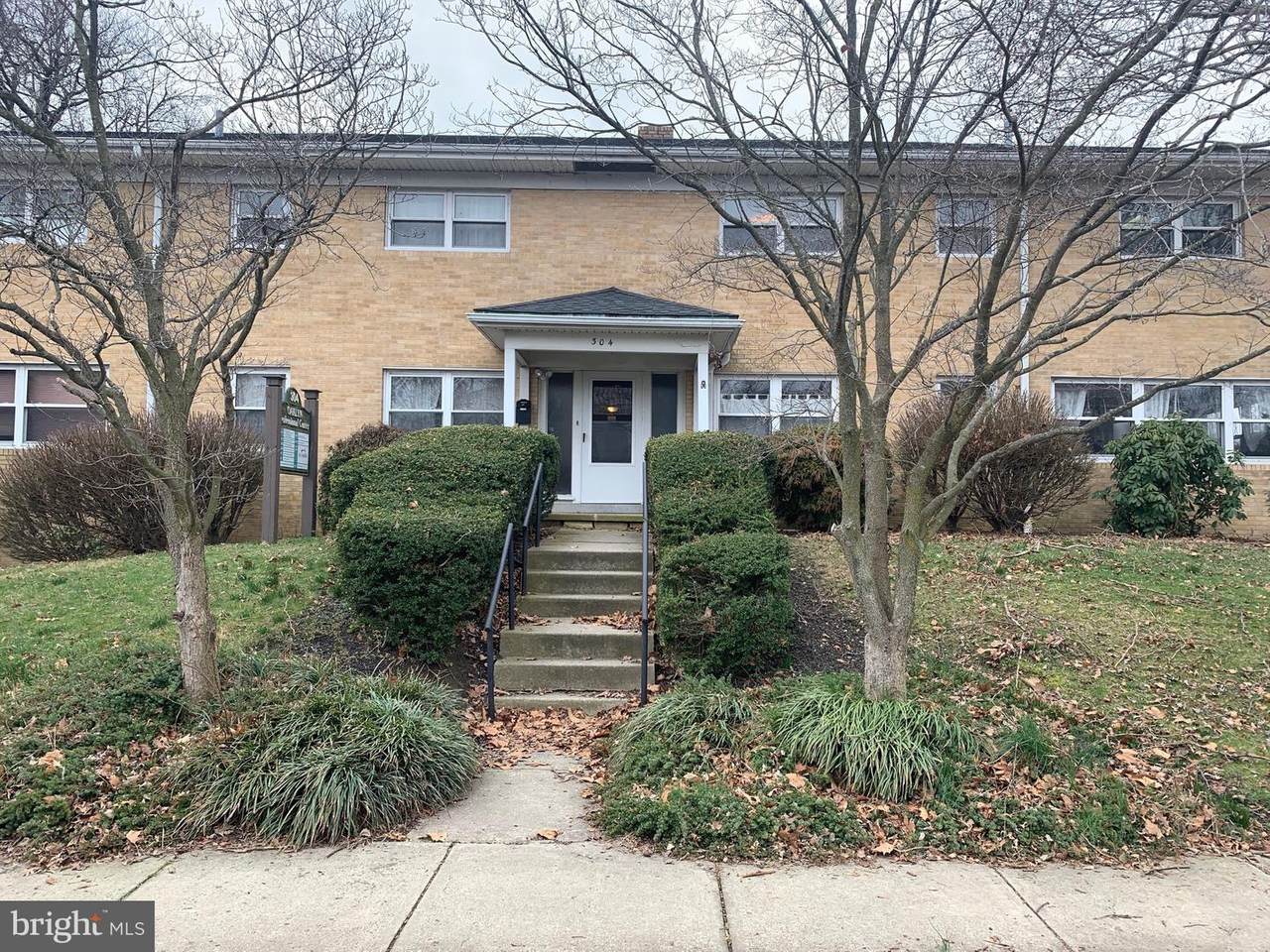 304 Newton Avenue - Photo 1