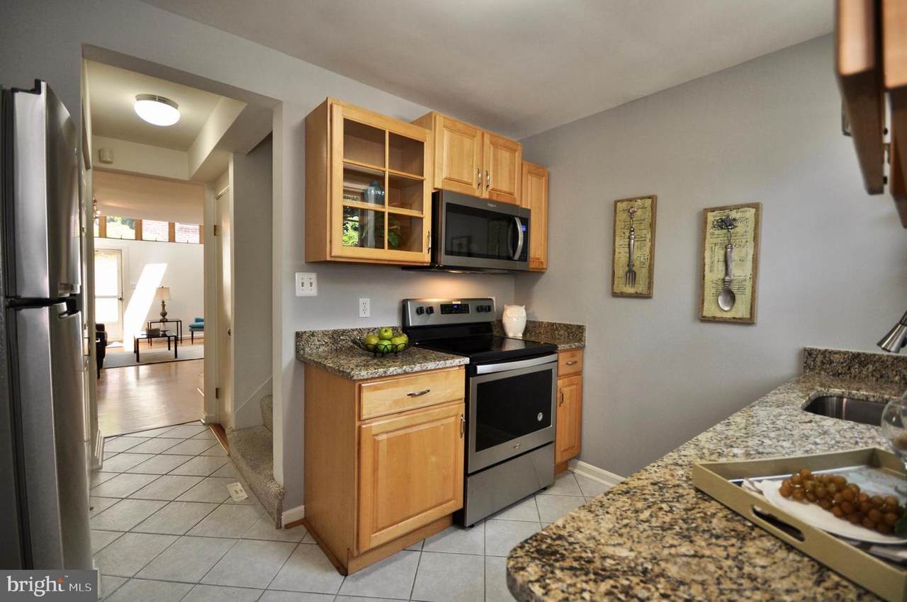 809 Bond Street - Photo 1