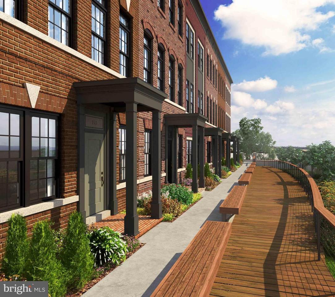 285 West - Photo 1