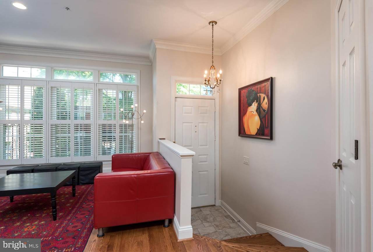 1546 Colonial Terrace - Photo 1