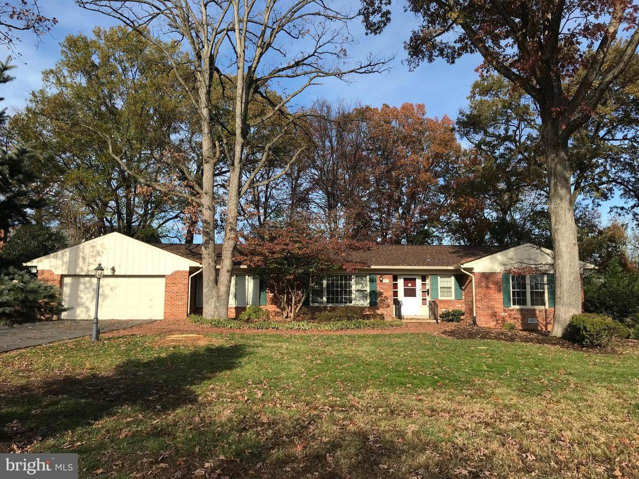 6218 Glenview Court - Photo 1