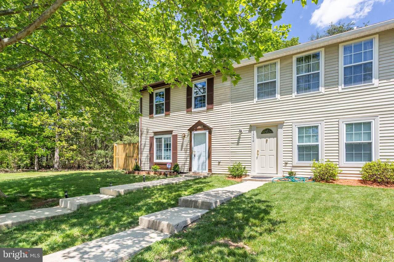 1568 Pin Oak Drive - Photo 1