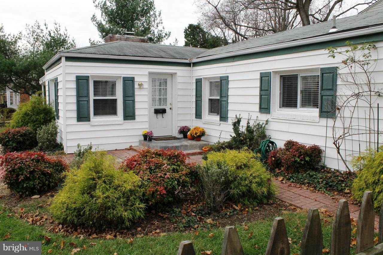 10008 Broad Street - Photo 1