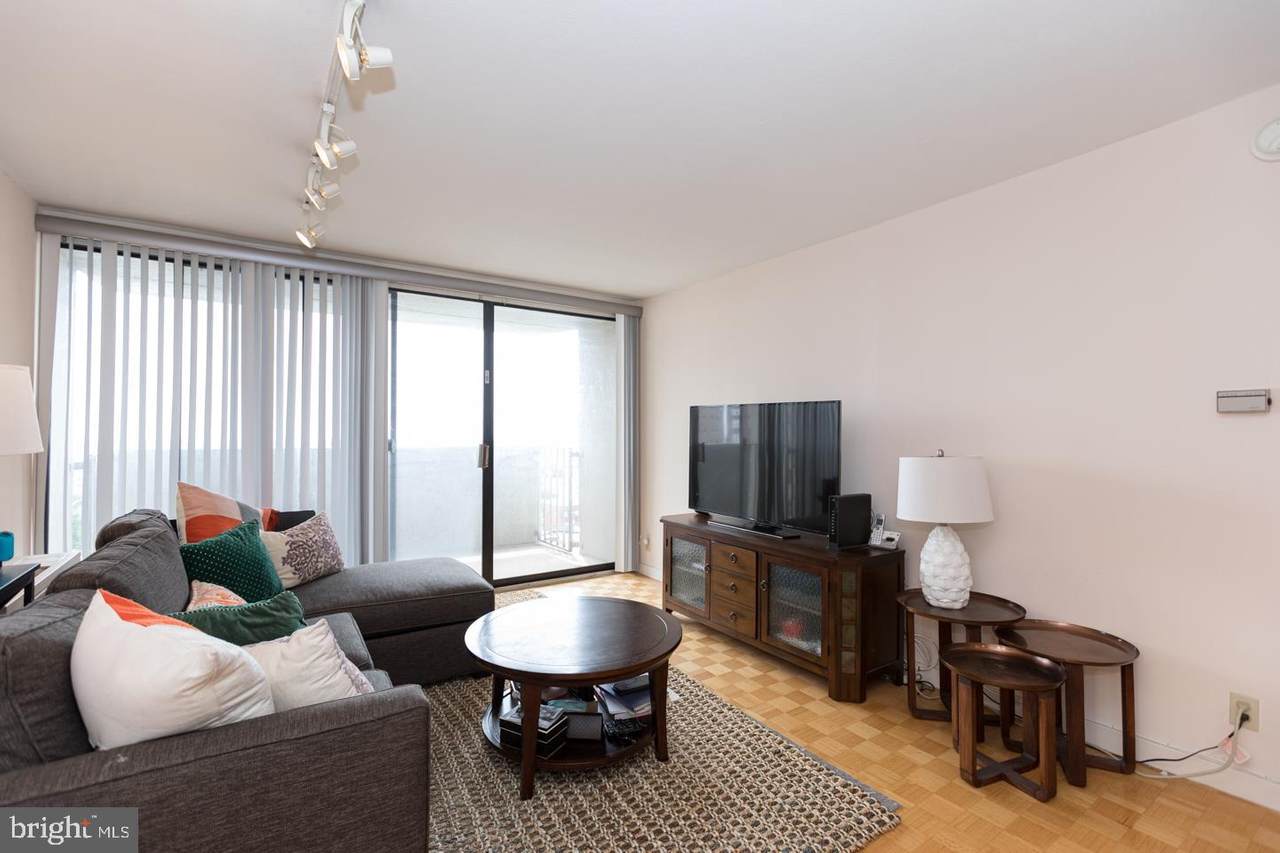 224-30 Rittenhouse Square - Photo 1
