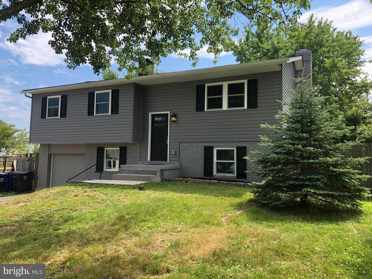 104 Curry Court - Photo 1