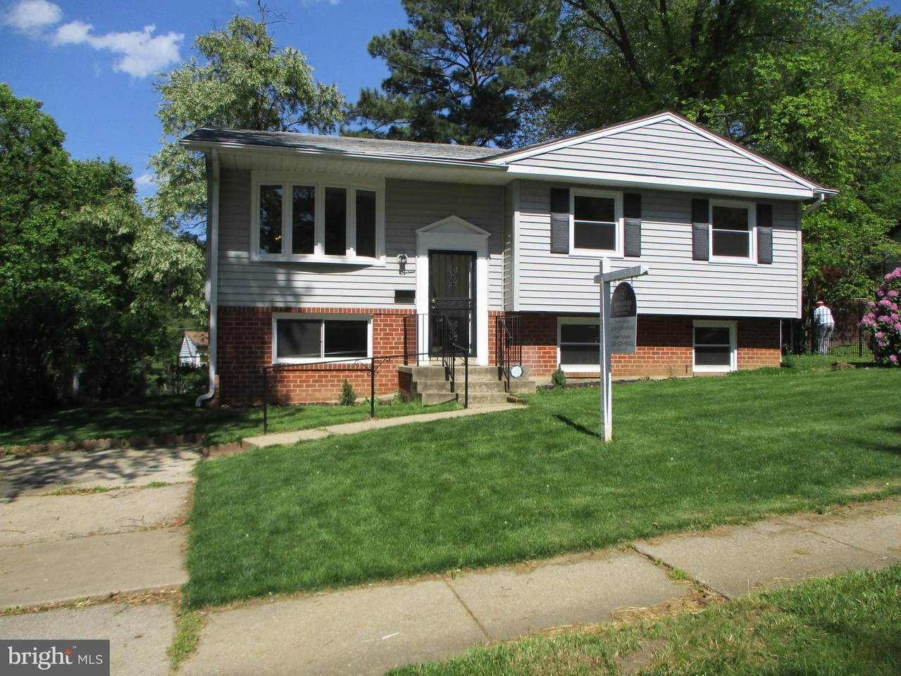 19 Daimler Drive - Photo 1