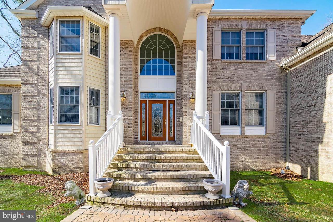 4 Genevieve Court - Photo 1