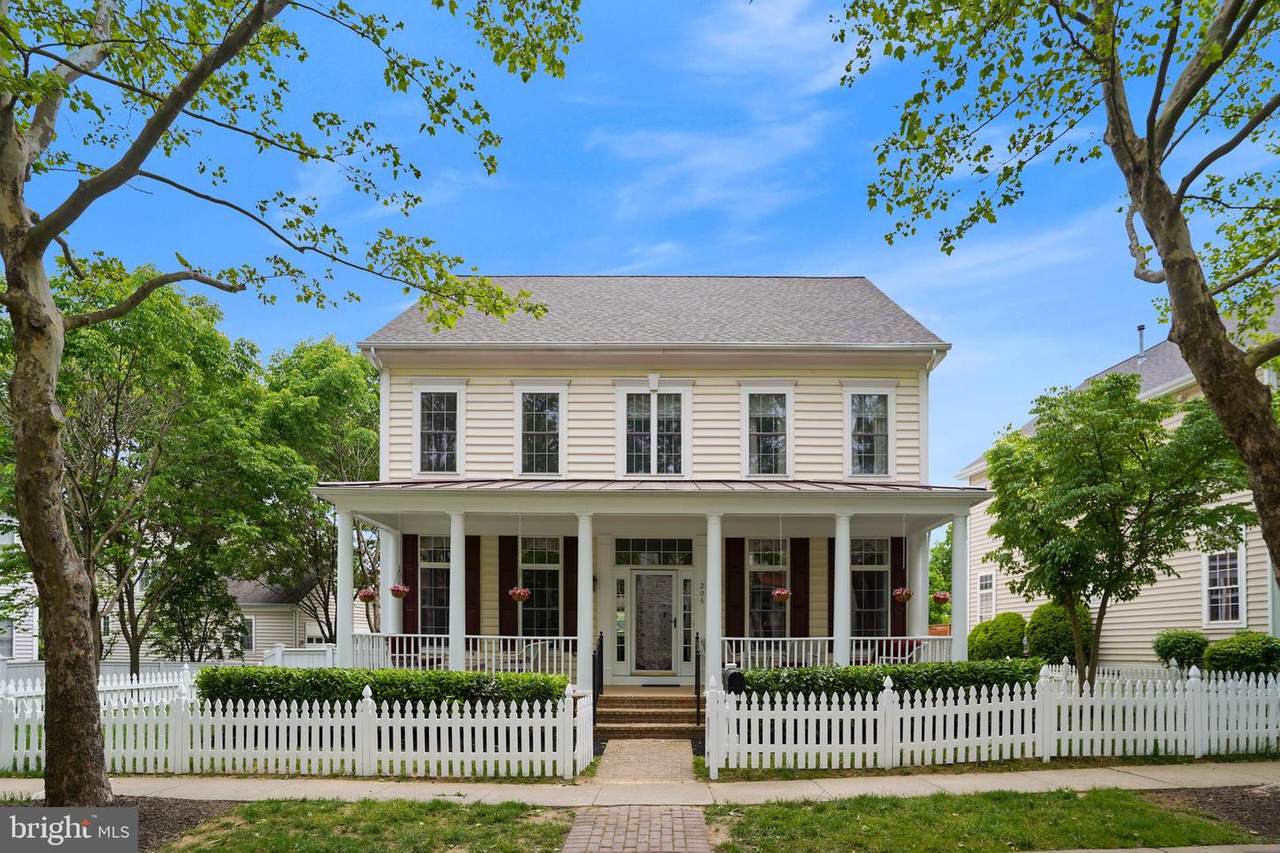 206 Watkins Circle - Photo 1