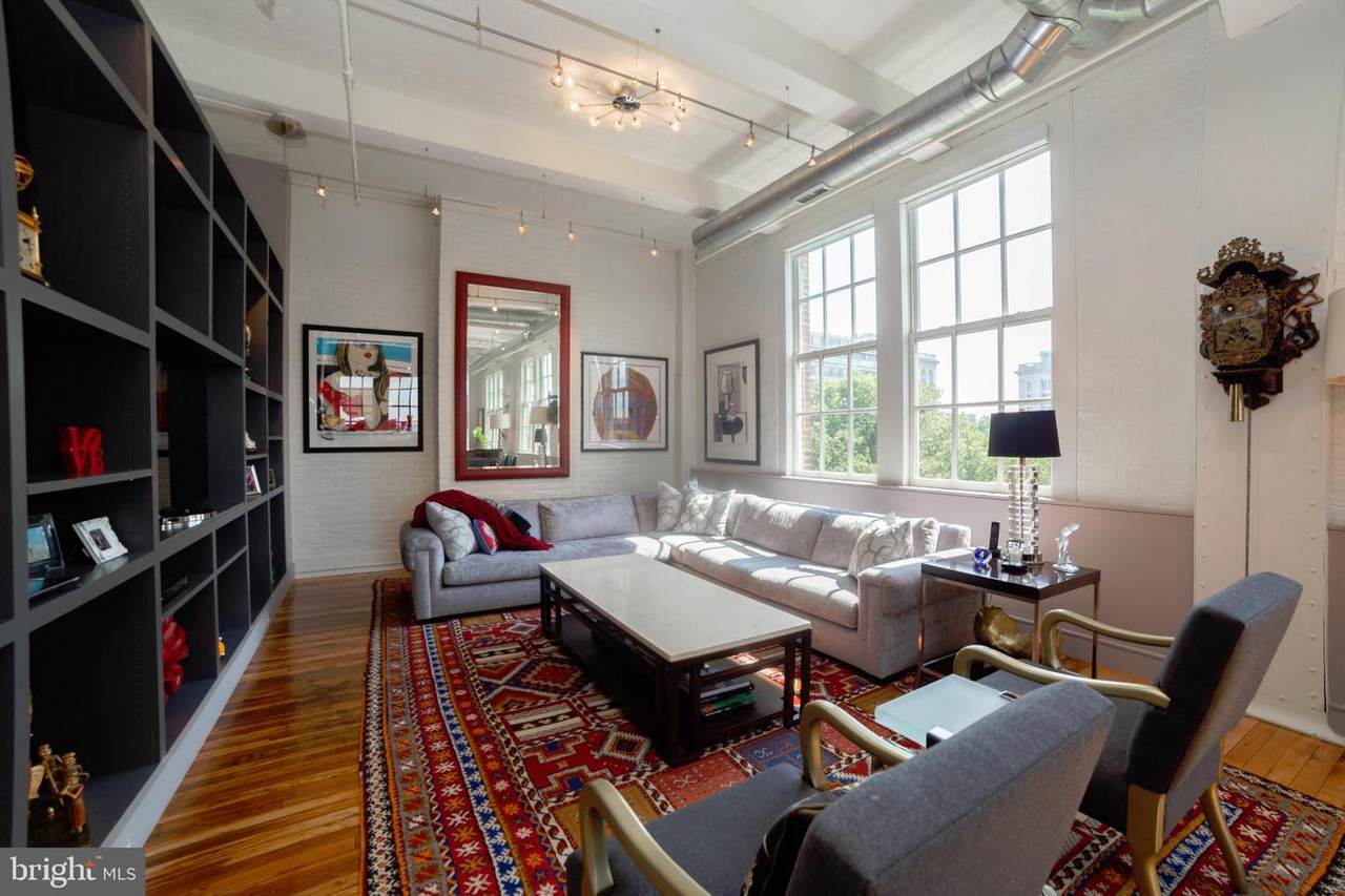 220 Washington Square - Photo 1