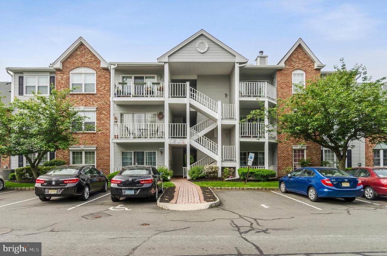 87 Versailles Court - Photo 1