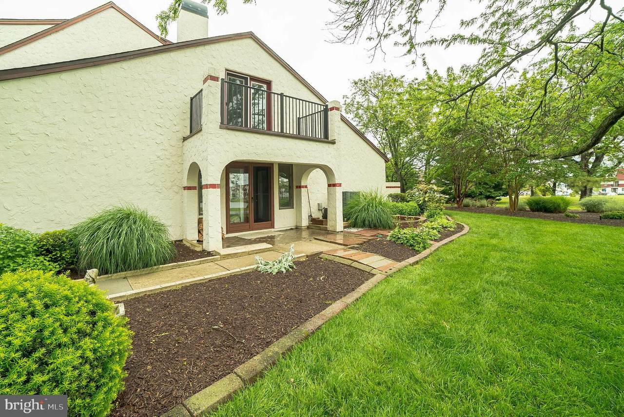 1-F Queen Victoria Court - Photo 1