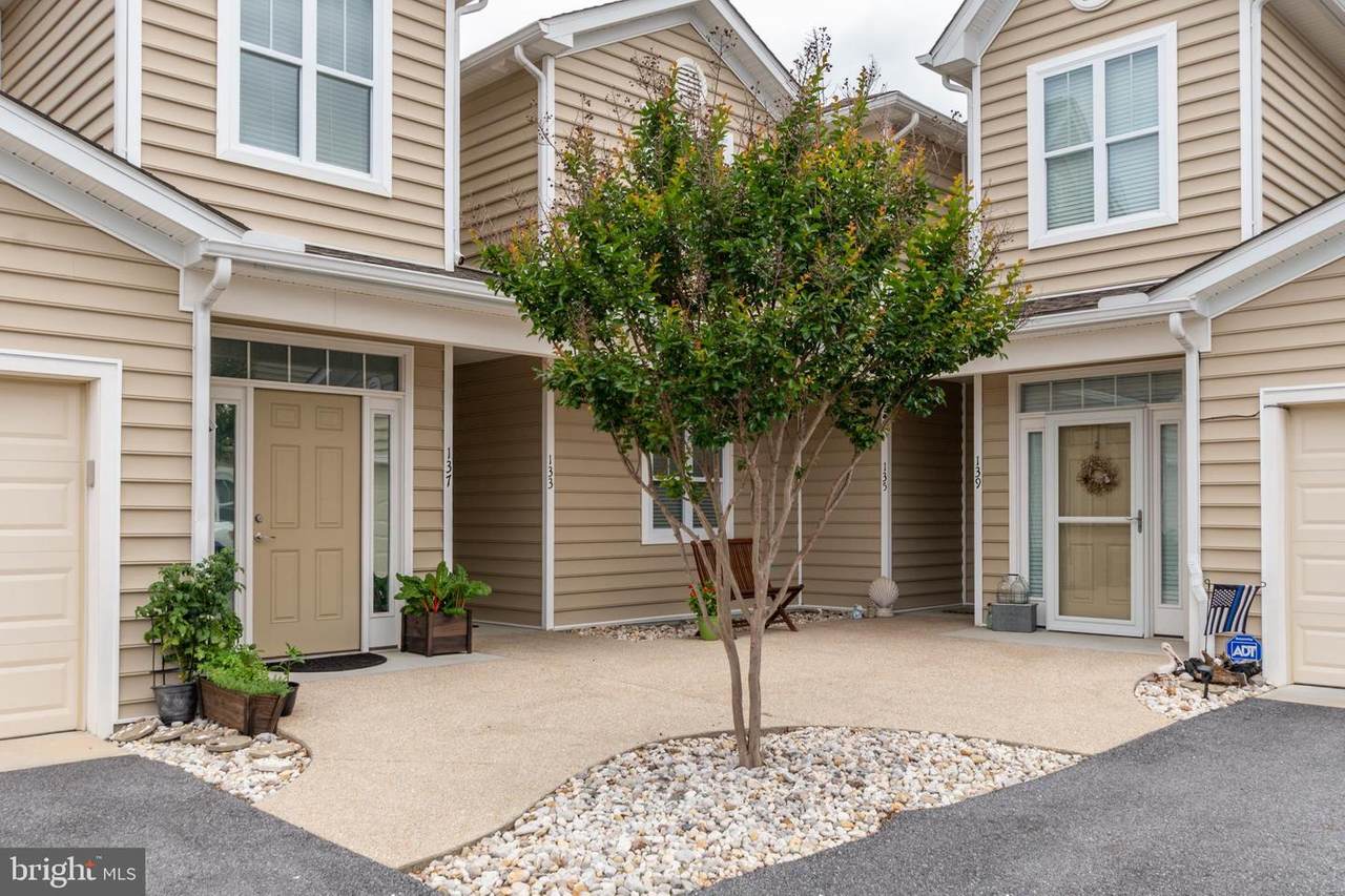 137 Rock Ledge Court - Photo 1