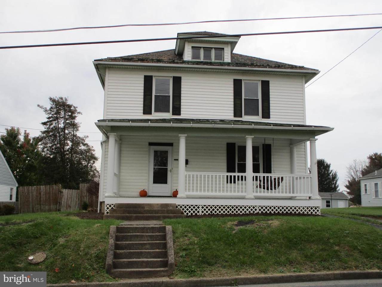 553 Spring Street - Photo 1
