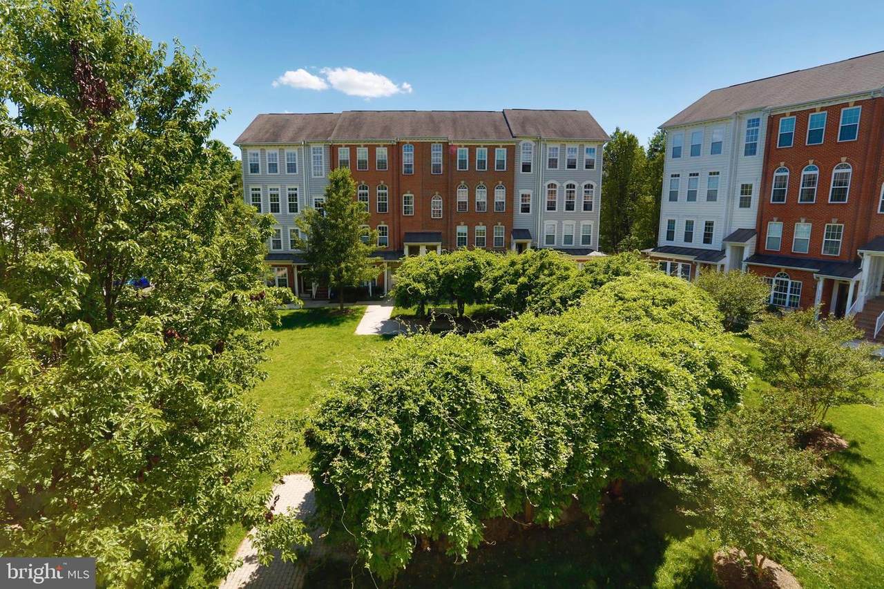 305 Cross Green Street - Photo 1