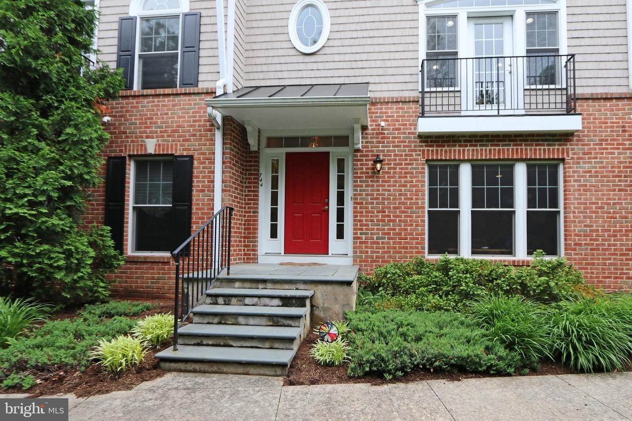 744 Moore Avenue - Photo 1