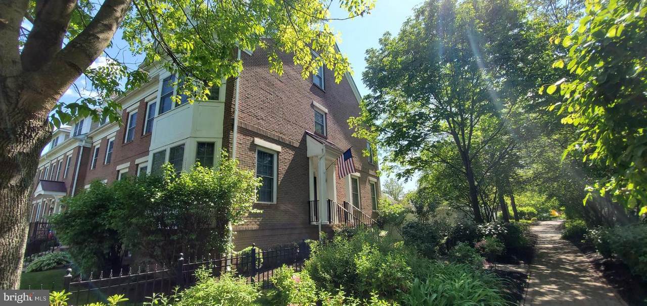 111 Ely Crescent - Photo 1