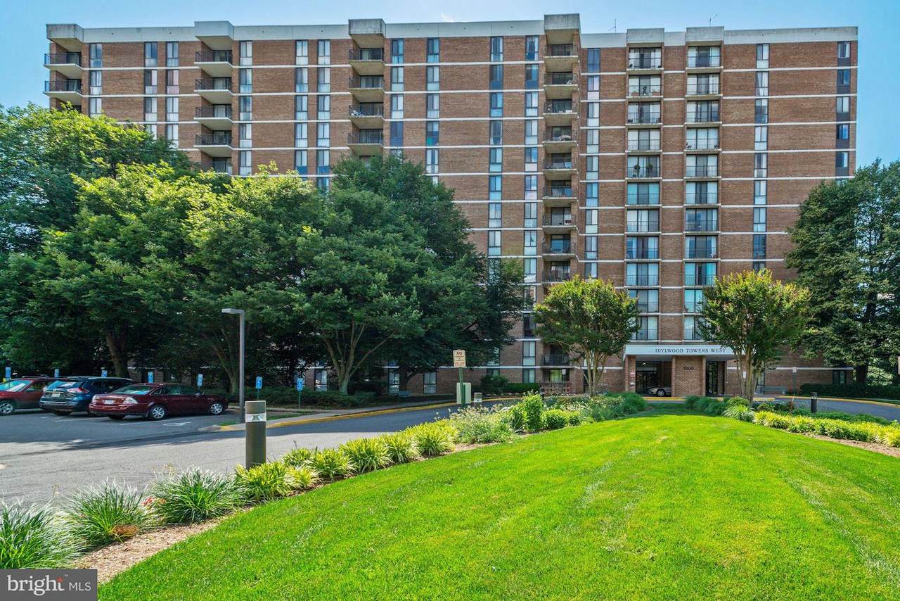 2300 Pimmit Drive - Photo 1