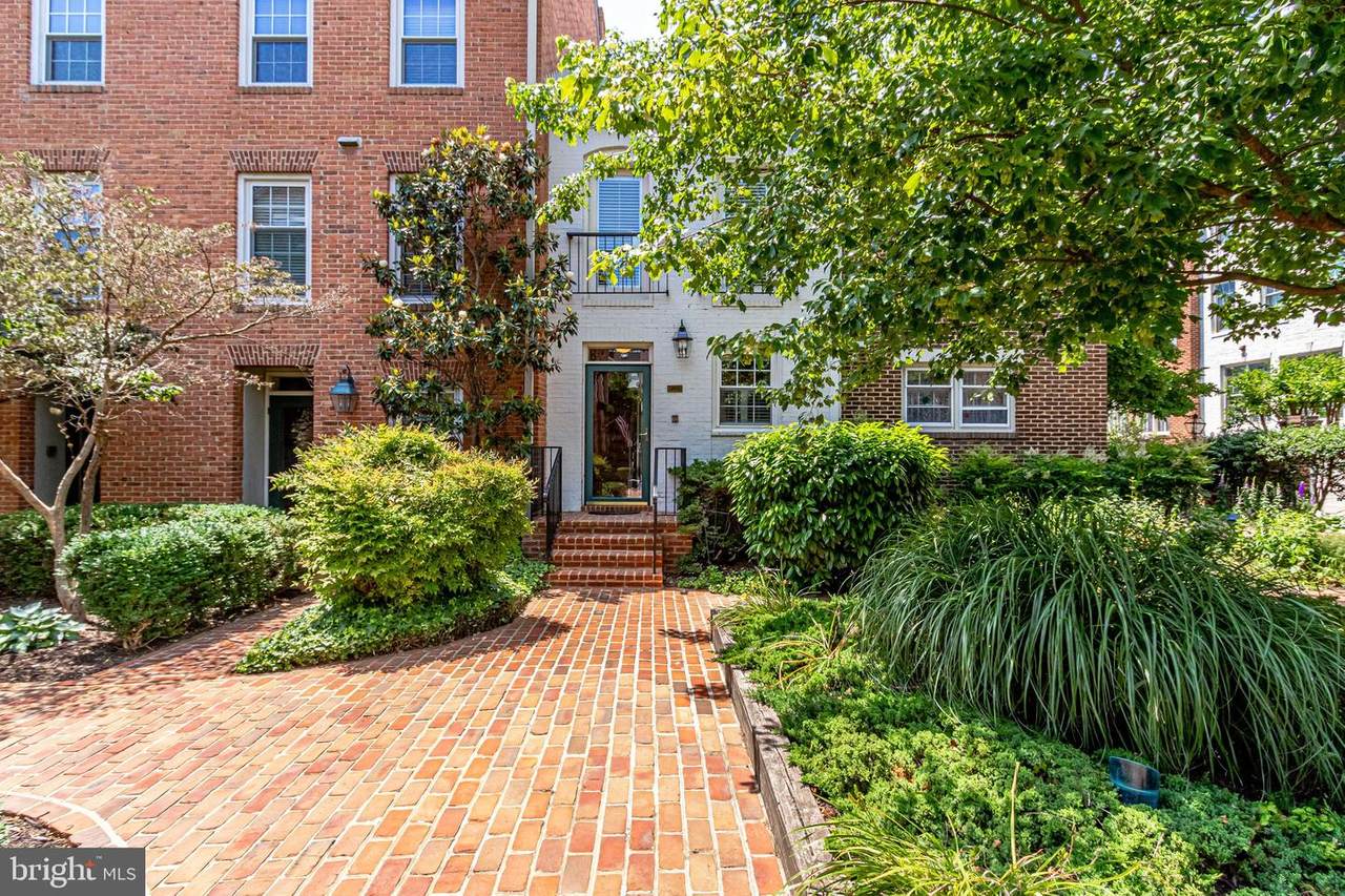 1184 Pitt Street - Photo 1
