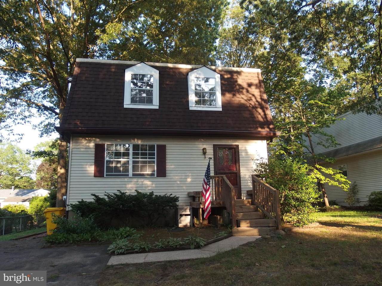 565 West Drive - Photo 1