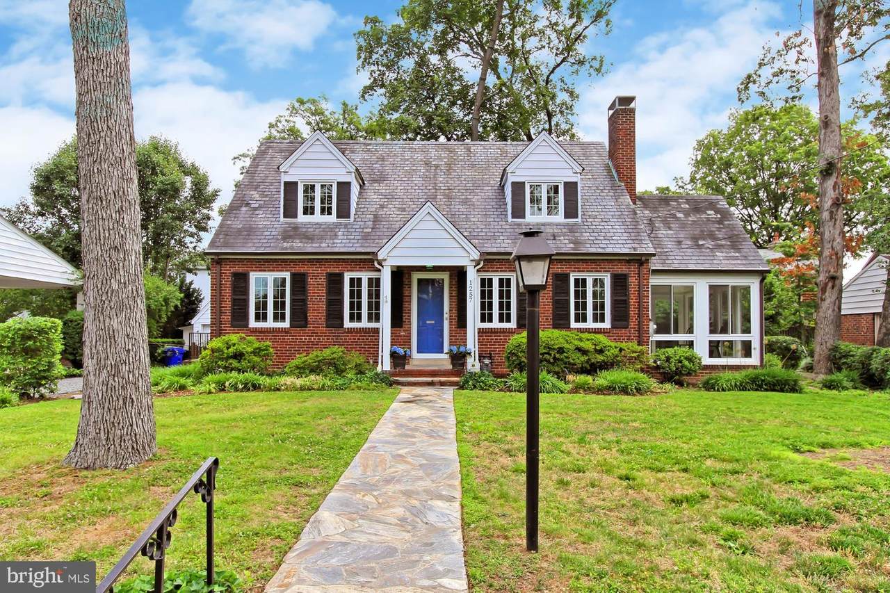 1257 Oakcrest Road - Photo 1