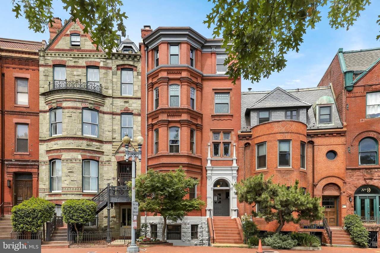 7 Logan Circle - Photo 1