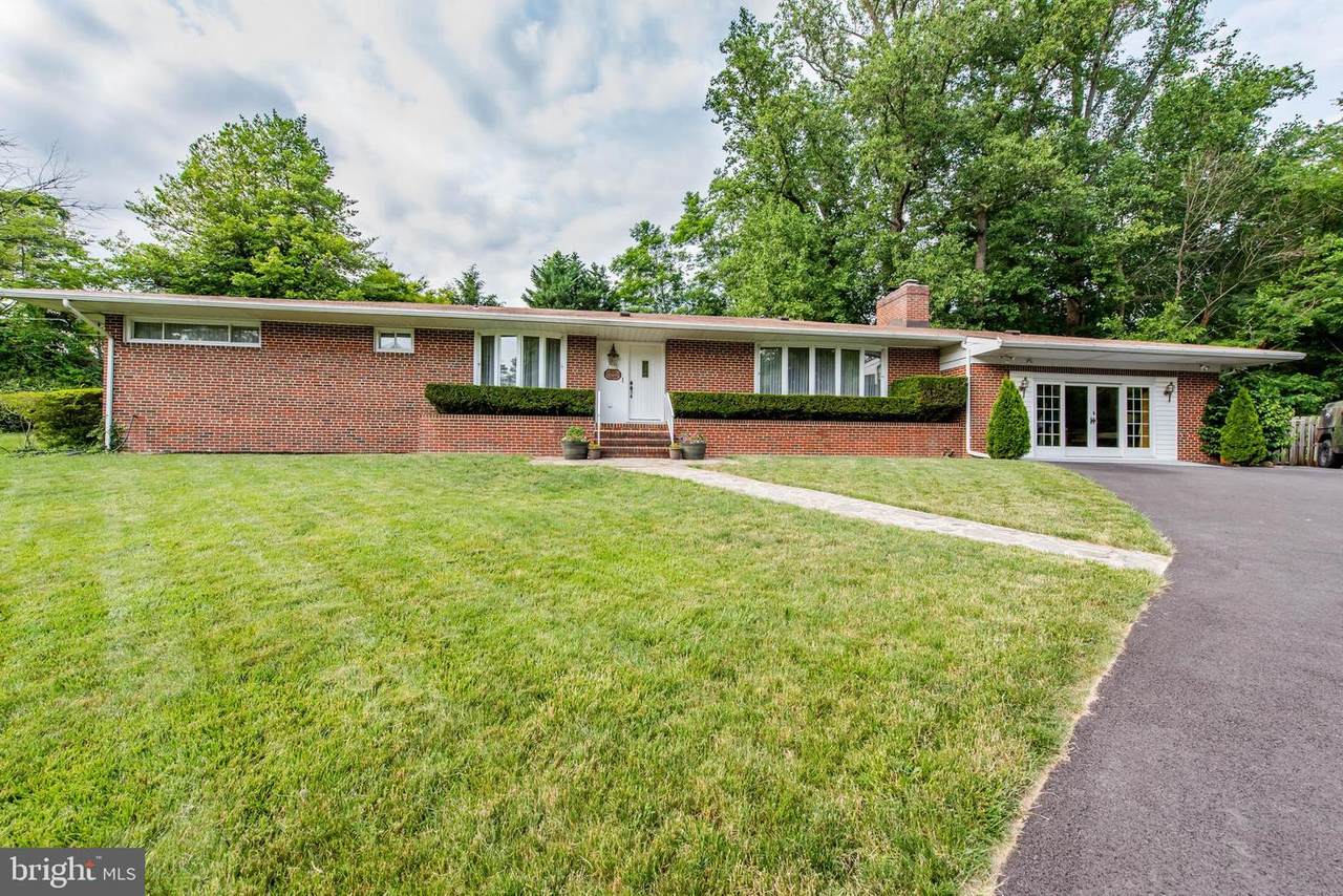 215 Kenwood Avenue - Photo 1