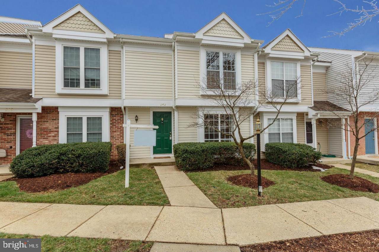 240 Coventry Square - Photo 1