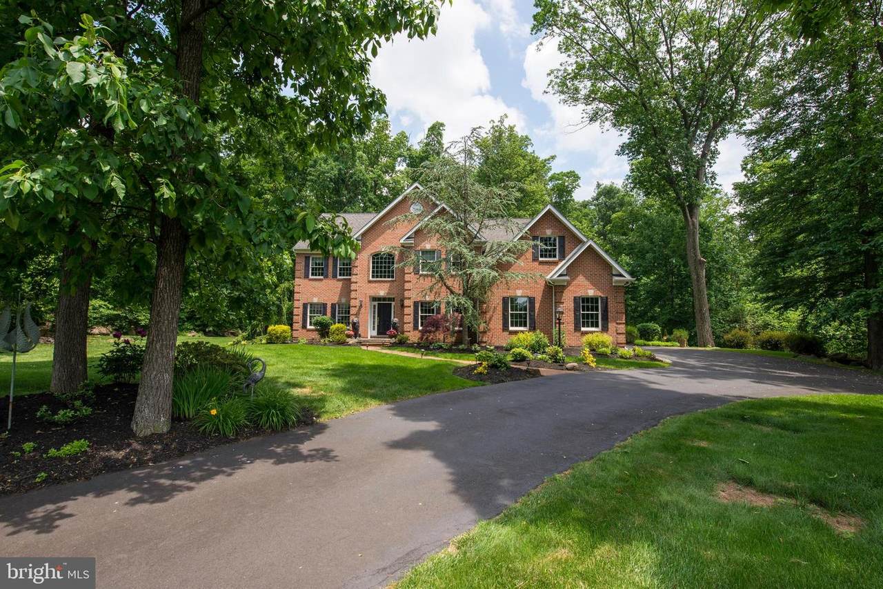9215 Rosewood Drive - Photo 1