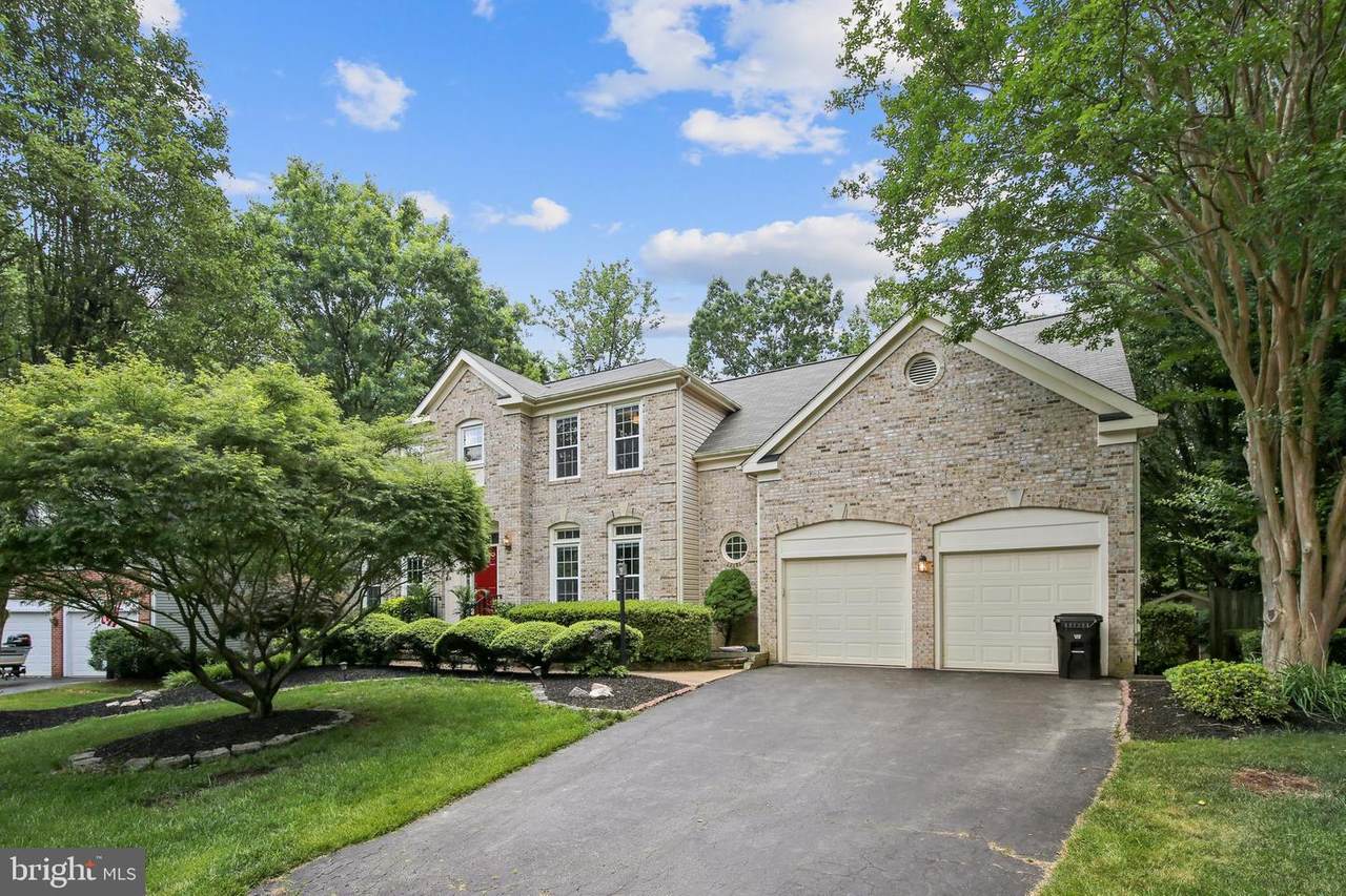 8004 Hedgewood Court - Photo 1
