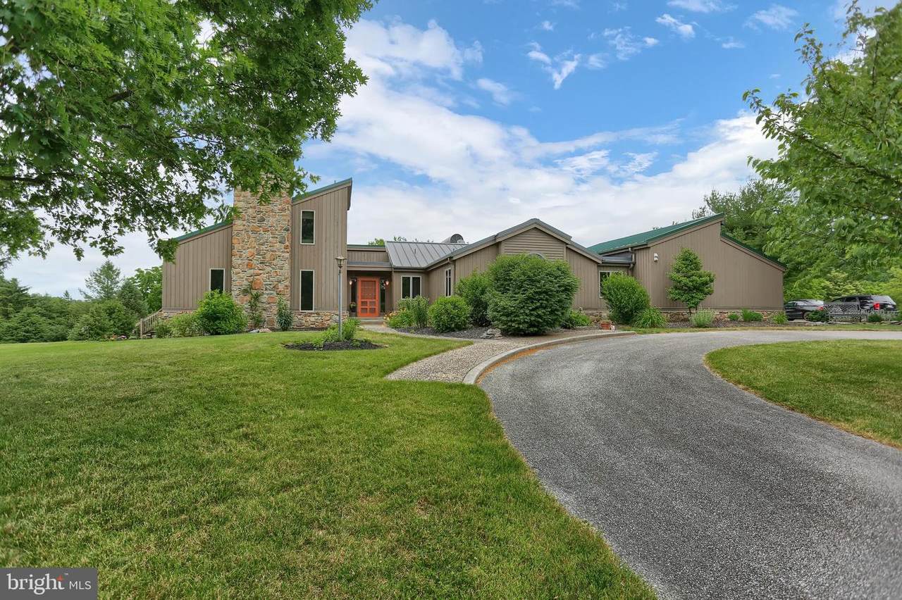 301 Summit Drive - Photo 1