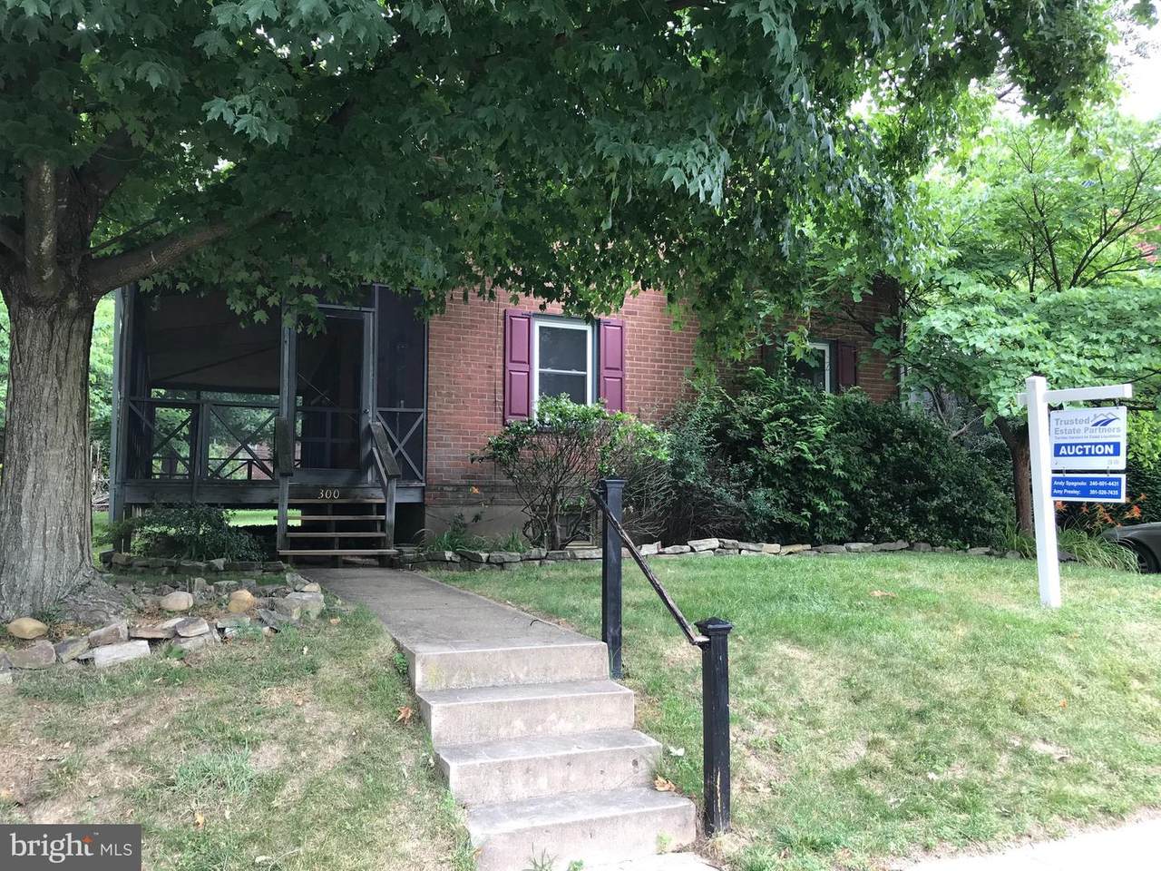 300 Greenbrier Street - Photo 1