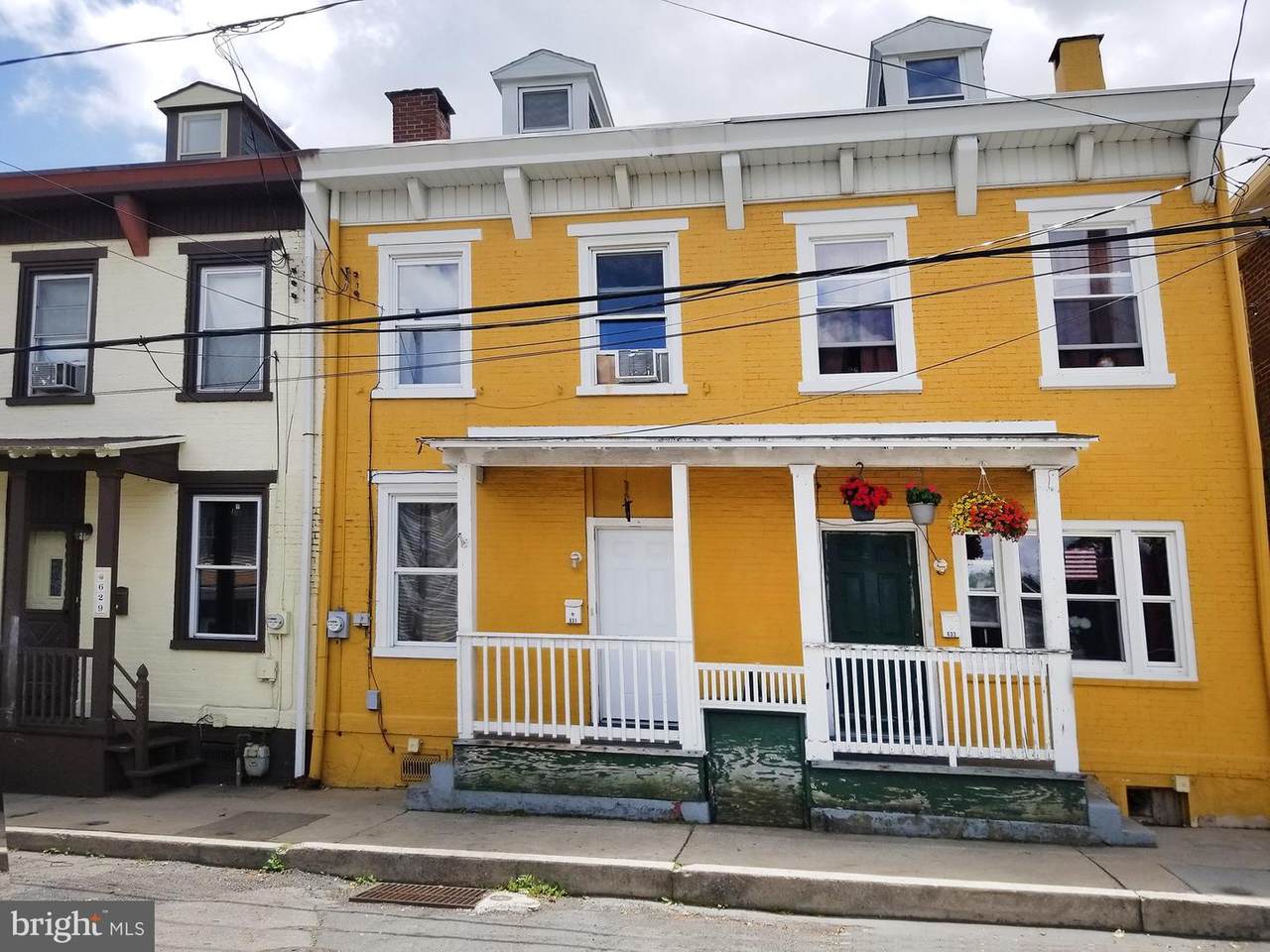 631 Race Street - Photo 1