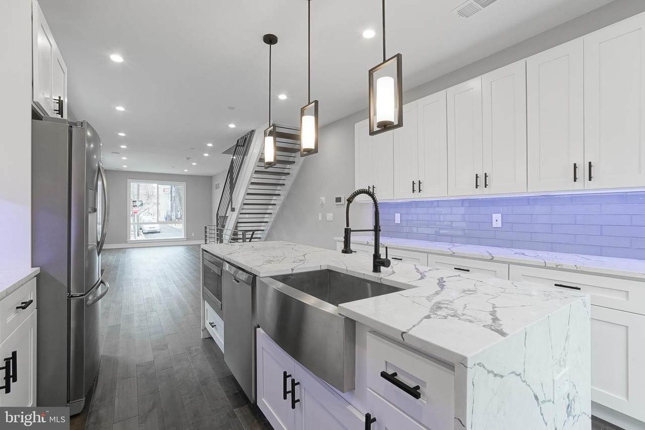 302 Leverington Avenue - Photo 1