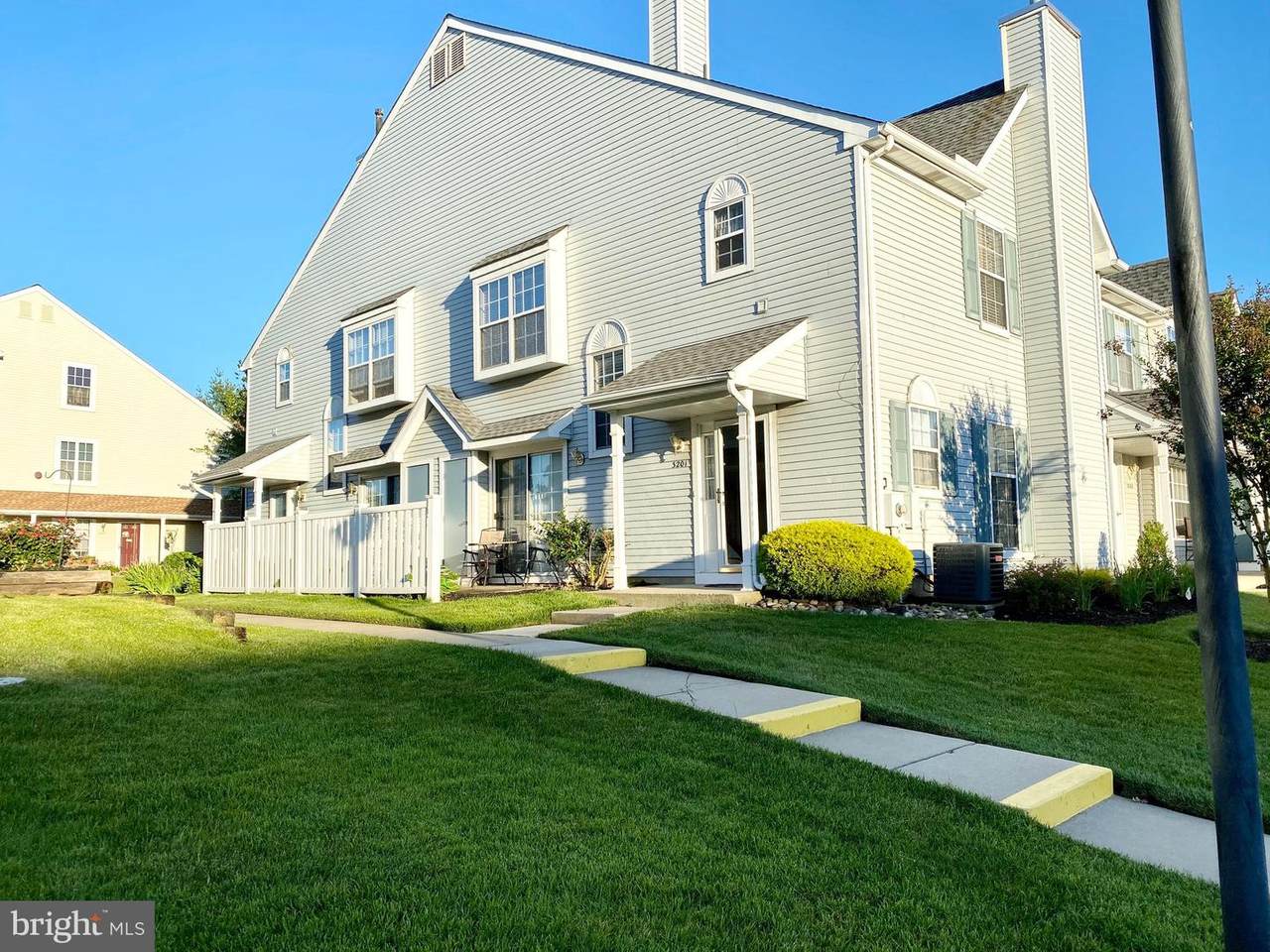 3201 Wimbledon Way - Photo 1