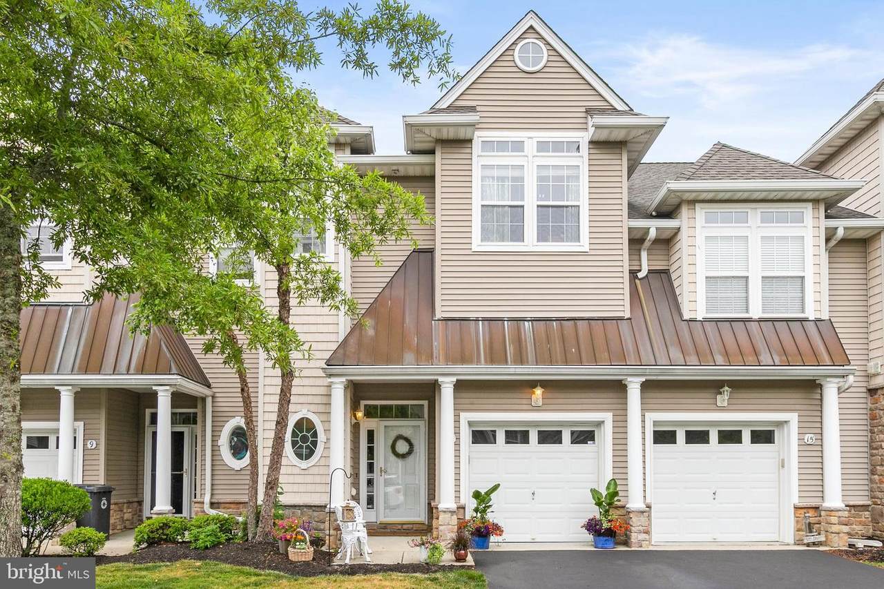 11 Sea Breeze Court - Photo 1