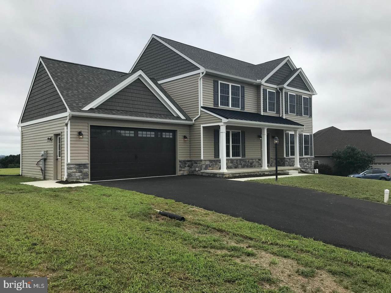 141 Livia Lane - Photo 1