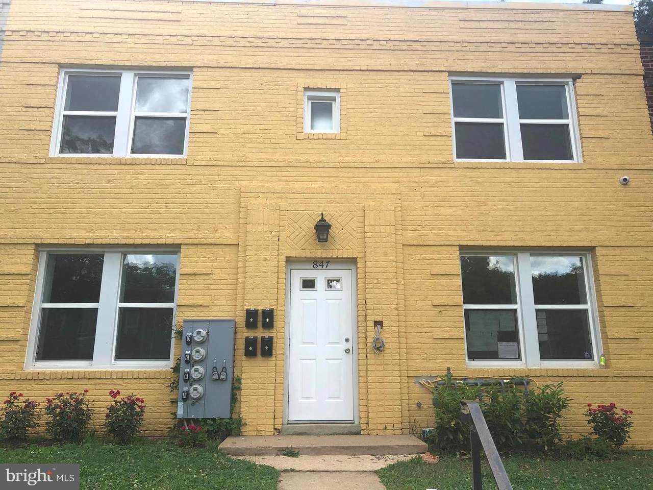 847 19TH Street - Photo 1
