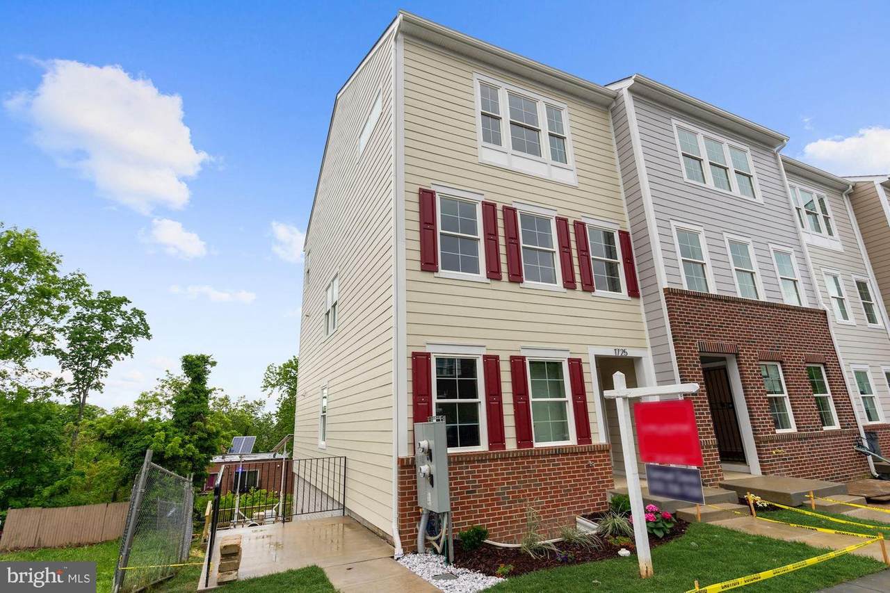1715 28TH Place - Photo 1
