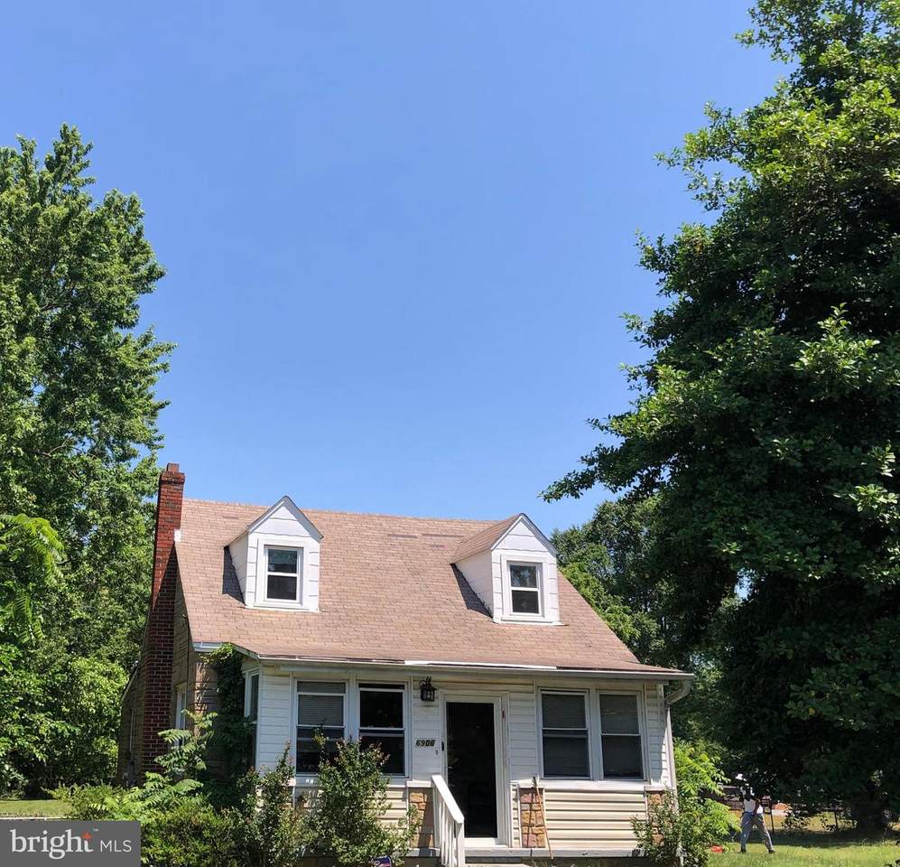 6906 Clinton Street - Photo 1