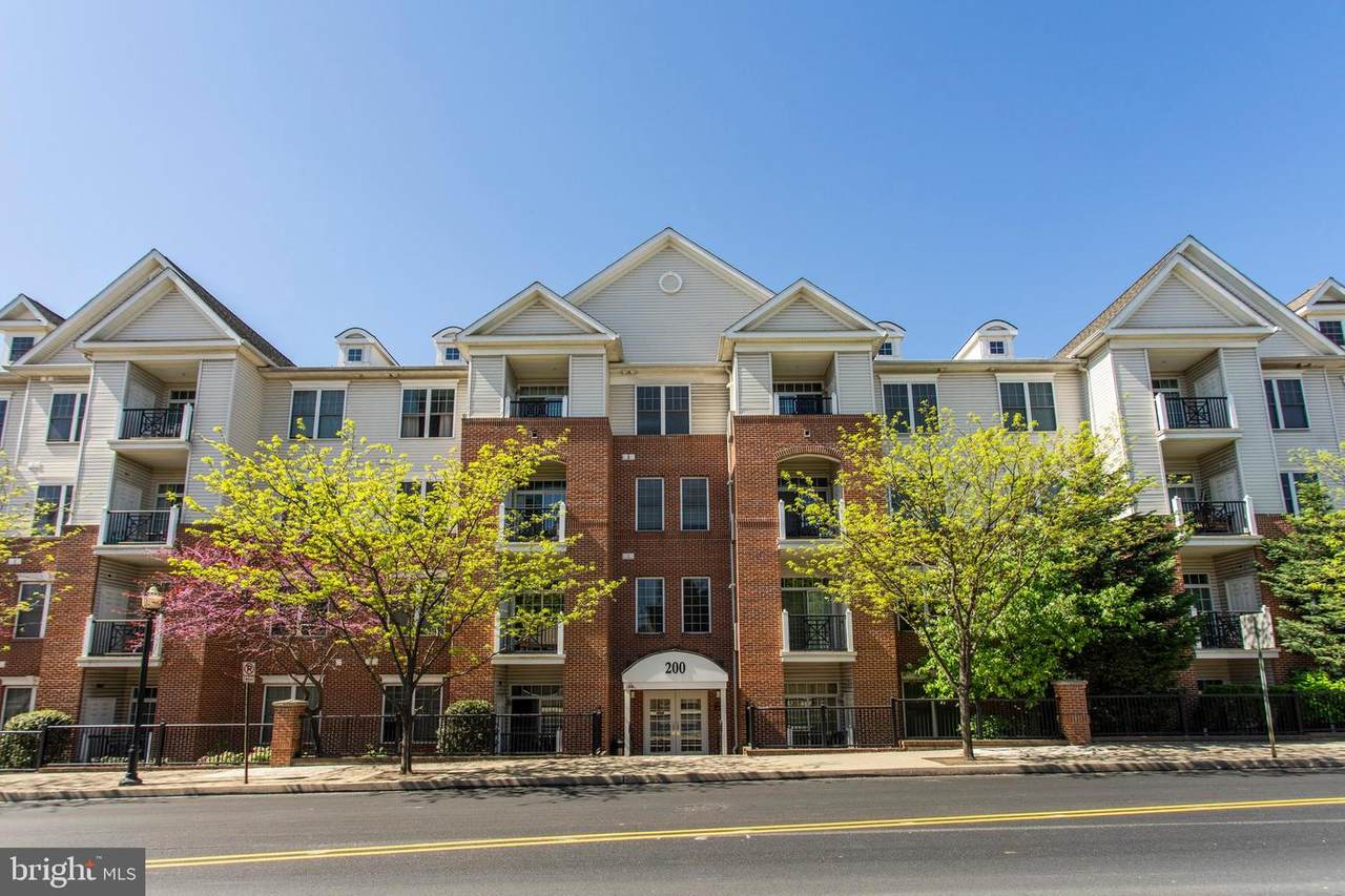 200 Elm Street - Photo 1