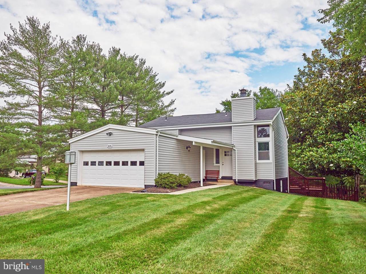 205 Magnolia Court - Photo 1