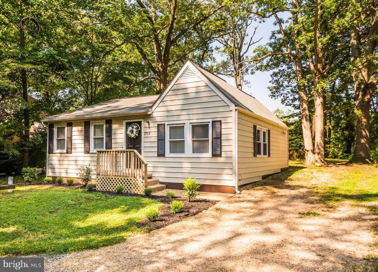 2712 Riverview Drive - Photo 1