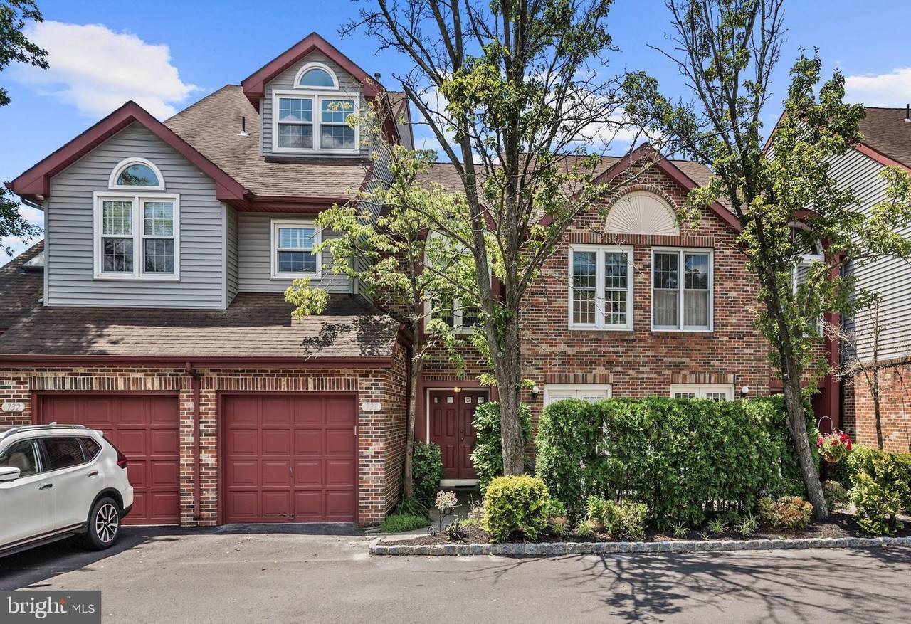 733 Chanticleer - Photo 1