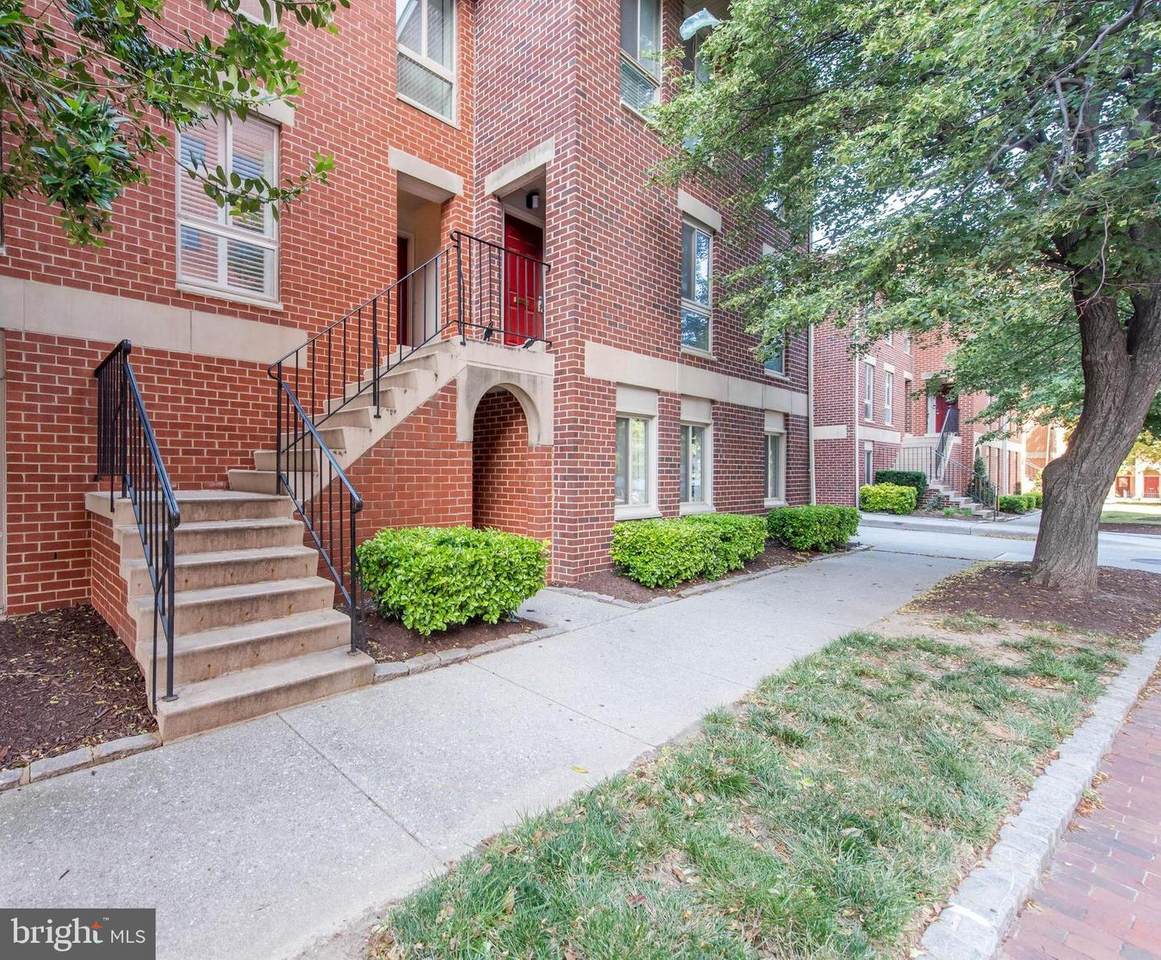 532 Charles Street - Photo 1