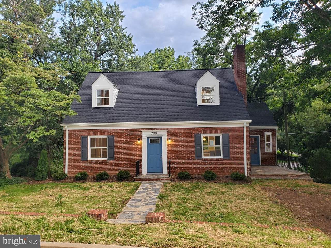208 Salem Avenue - Photo 1
