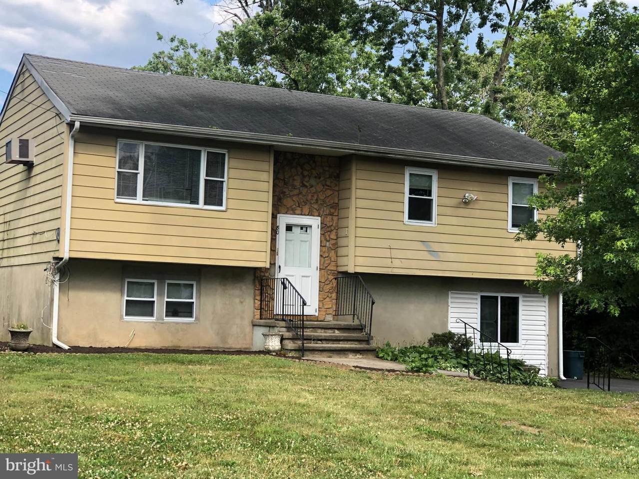 80 Saint Paul Avenue - Photo 1