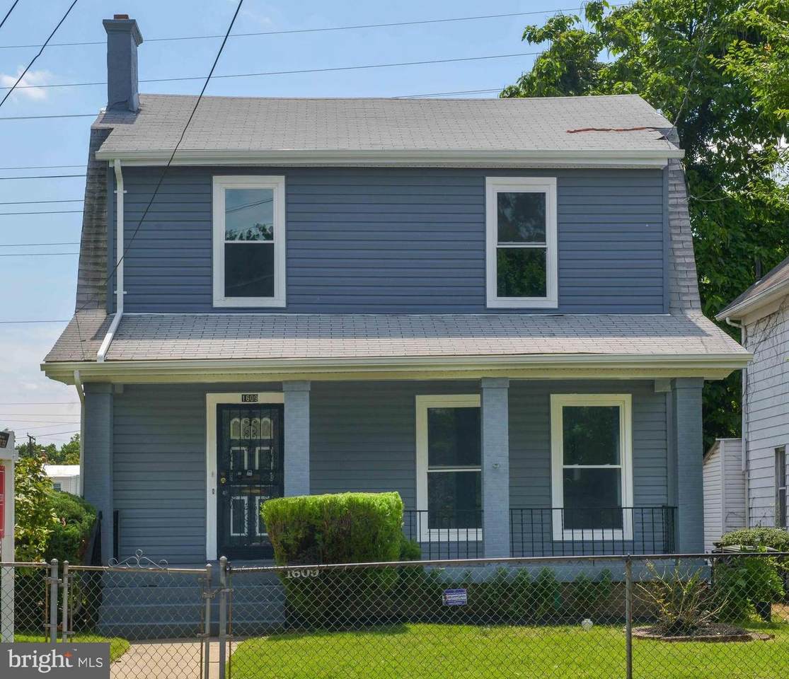 1609 Olive Street - Photo 1