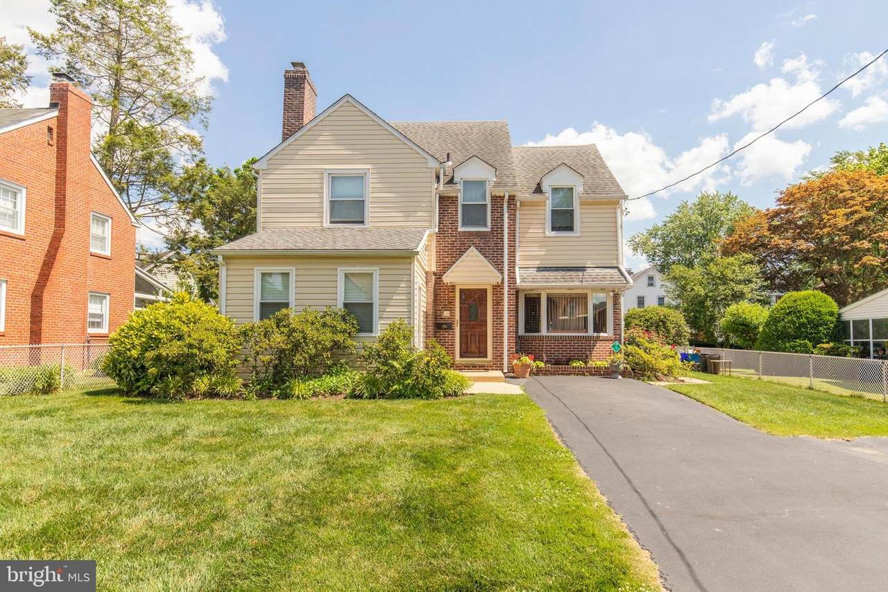 319 Stanley Avenue - Photo 1