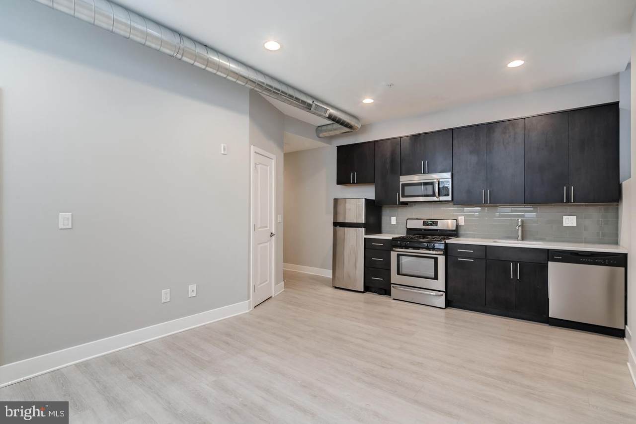1607 Catharine Street - Photo 1